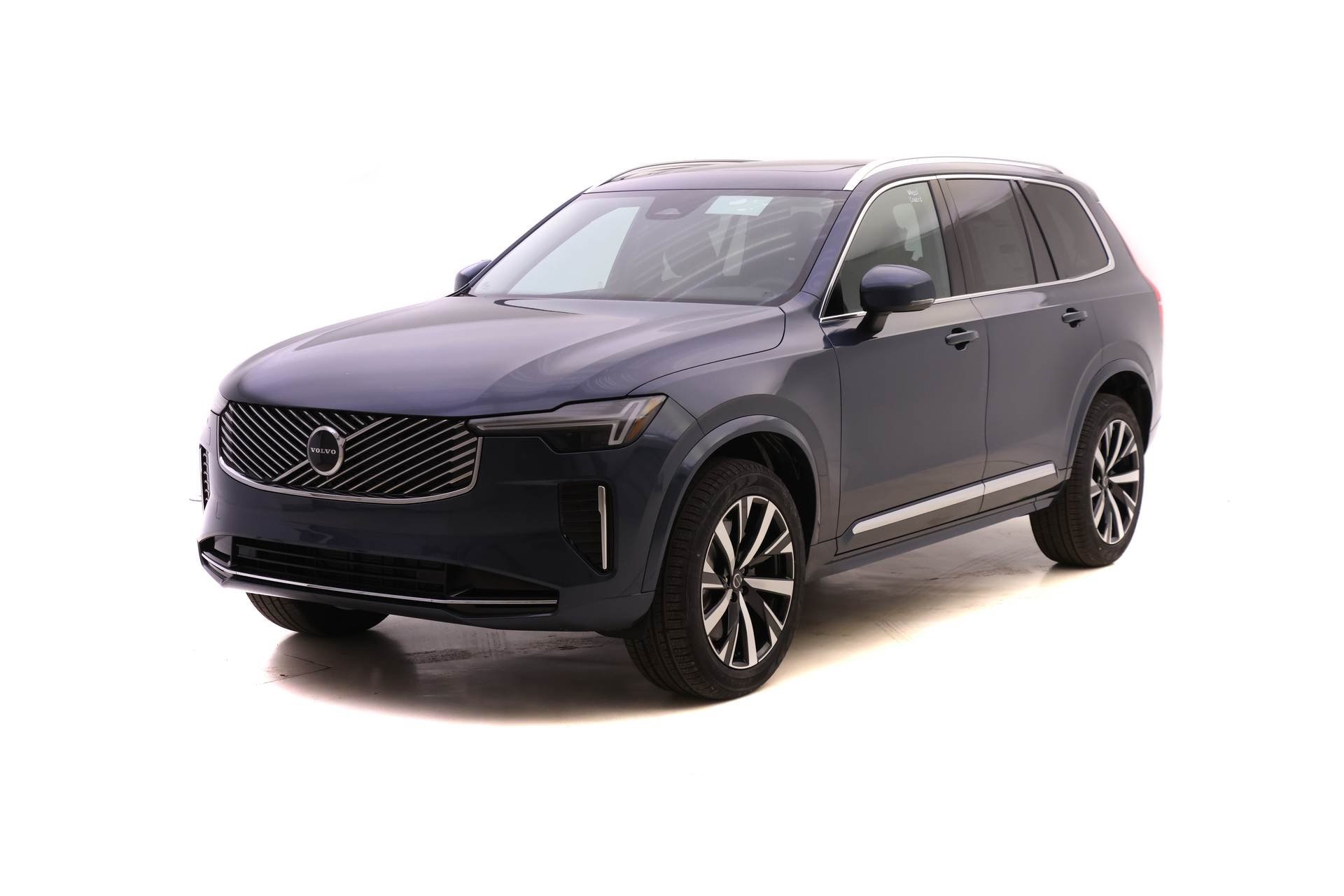 2025 Volvo XC90 Core's photo