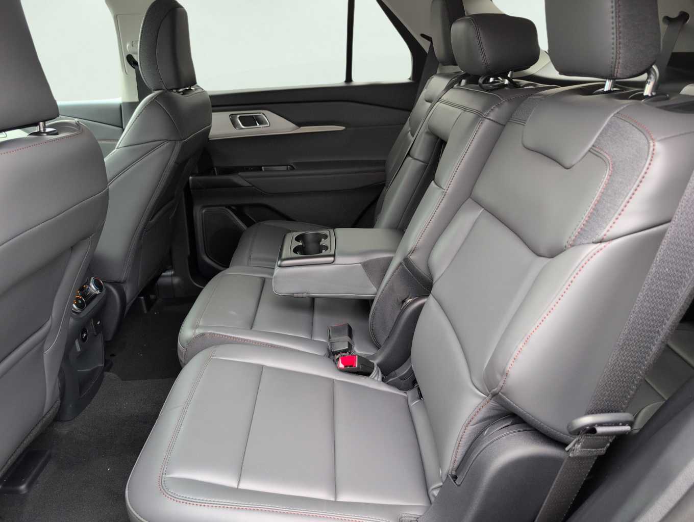 2025 Ford Explorer photo 9