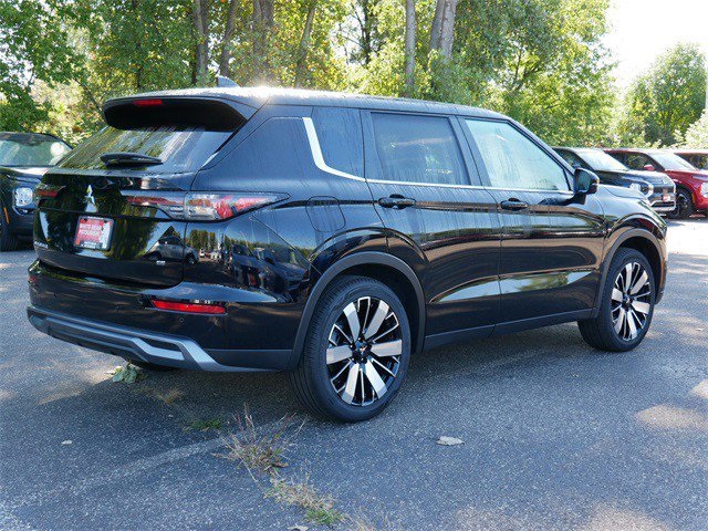 2025 Mitsubishi Outlander SE photo 7