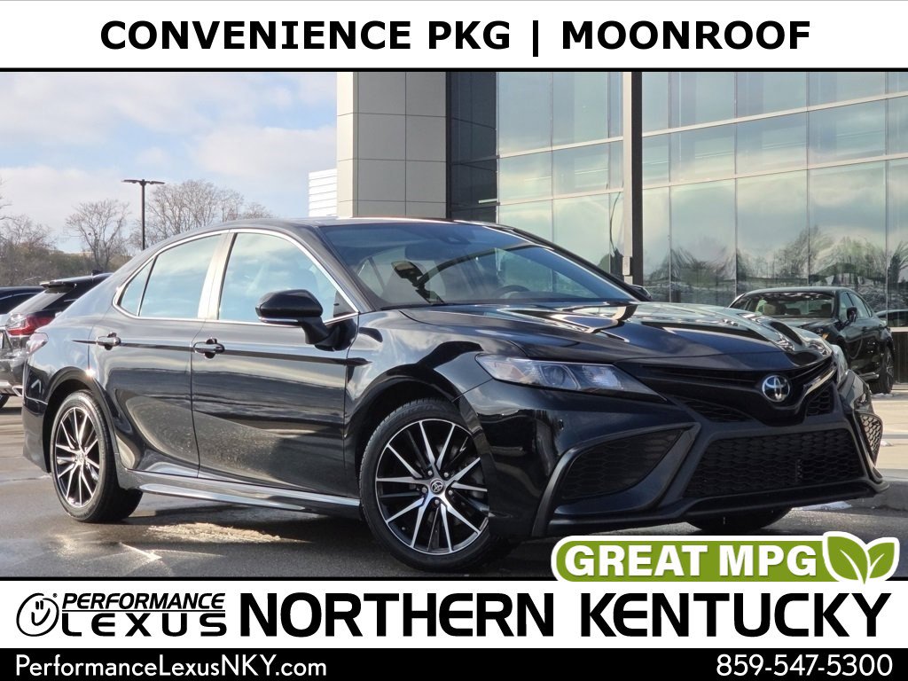 2023 Toyota Camry SE's photo