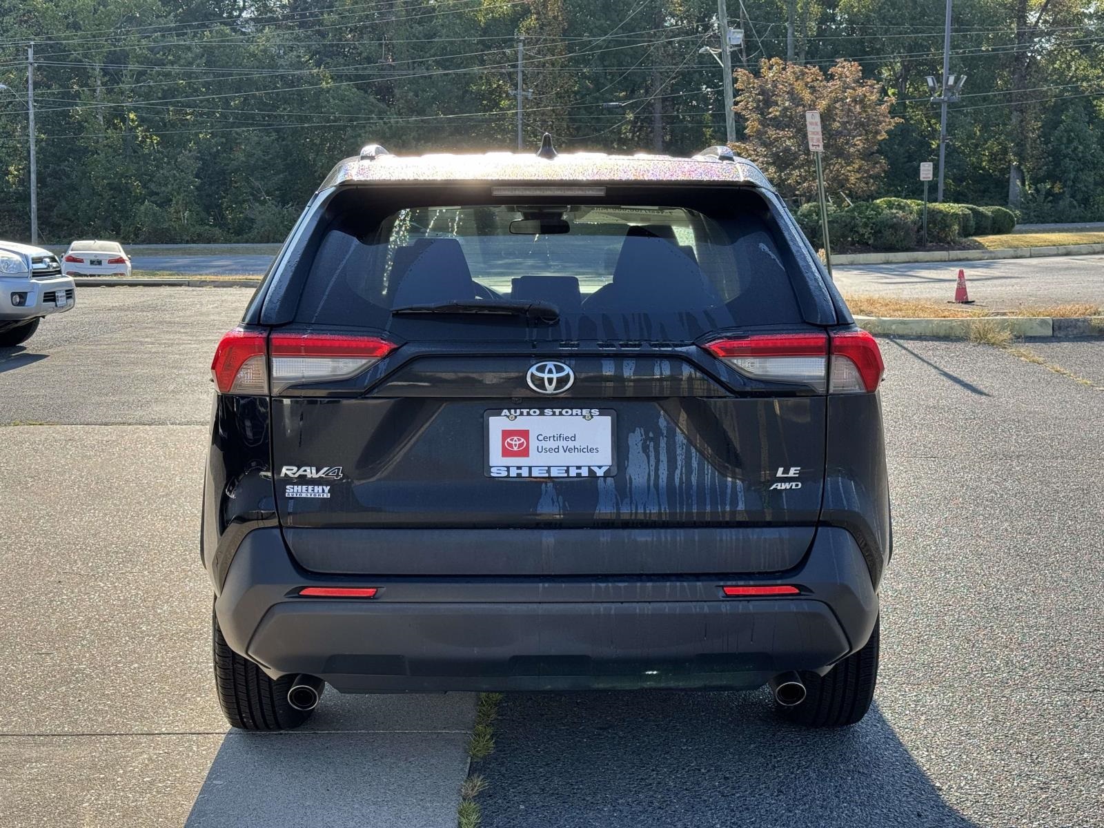 2021 Toyota RAV4 LE photo 7