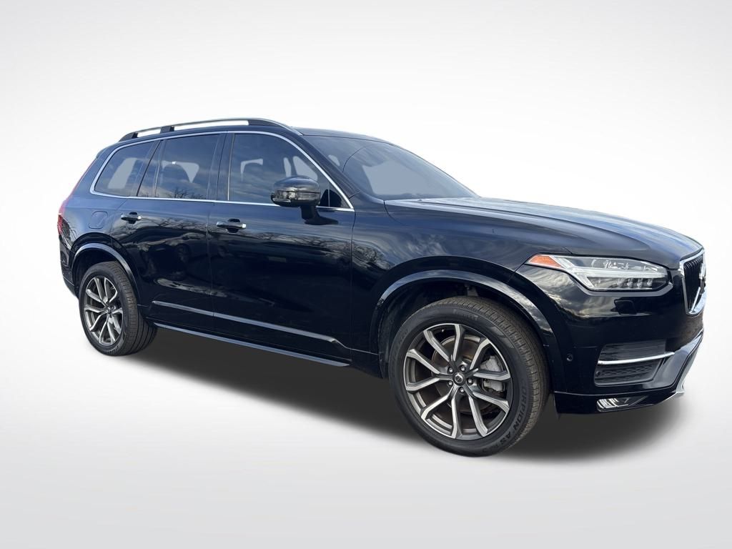 2018 Volvo XC90 Momentum's photo