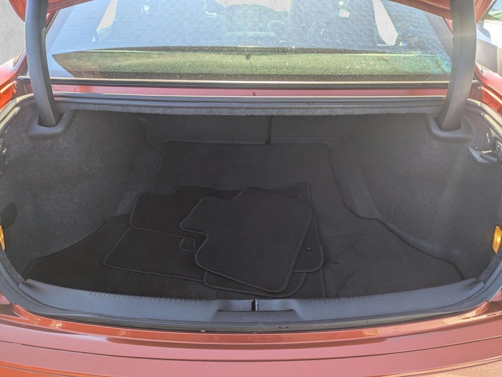 2021 Chrysler 300 photo 4