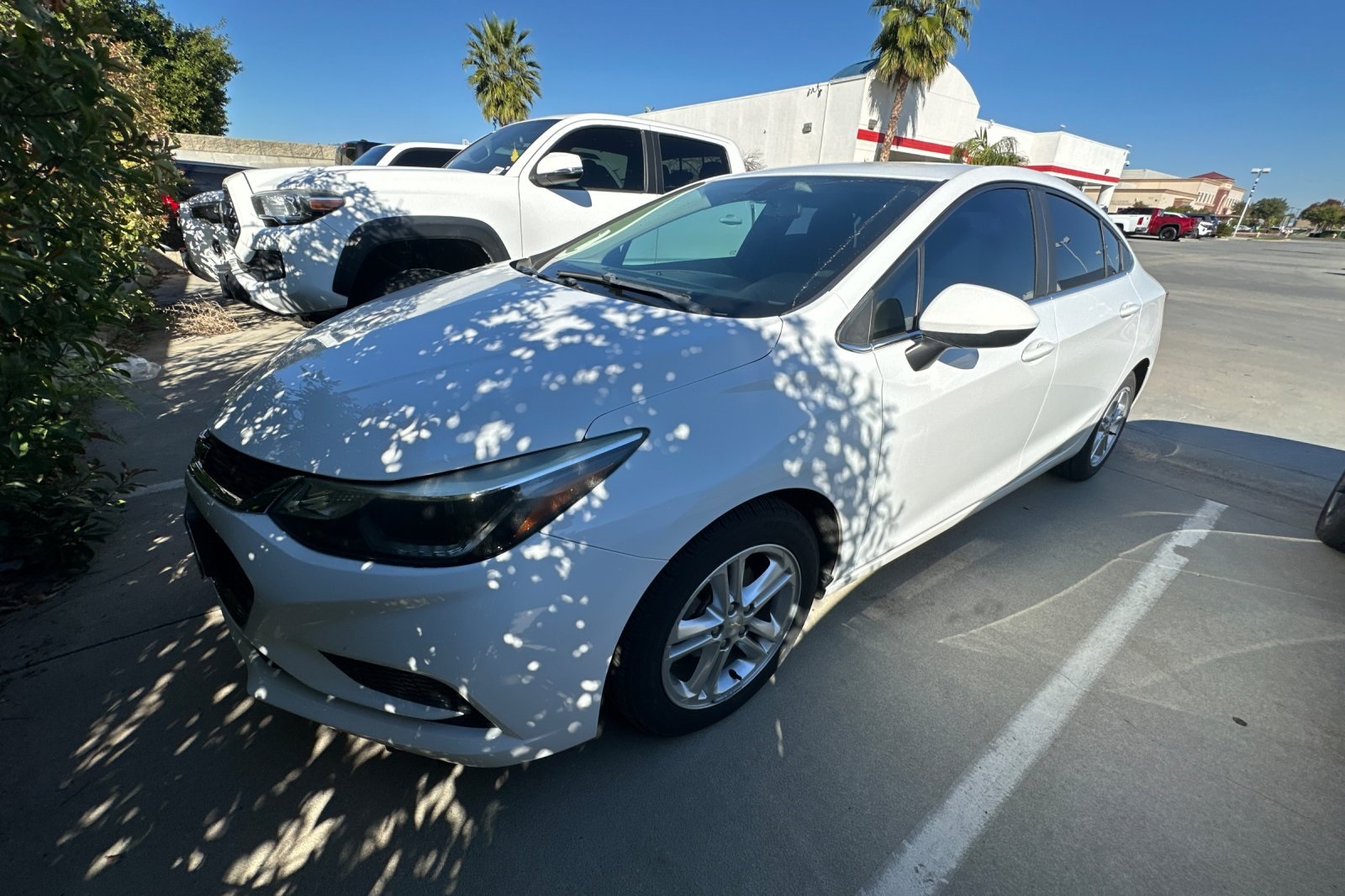 2017 Chevrolet Cruze LT photo 2