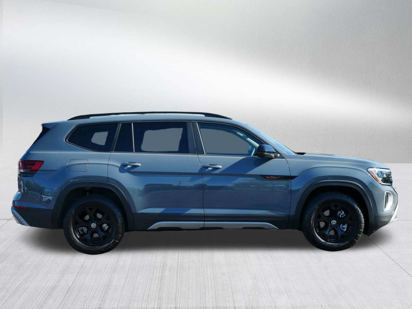 2024 Volkswagen Atlas Peak Edition SEL photo 8