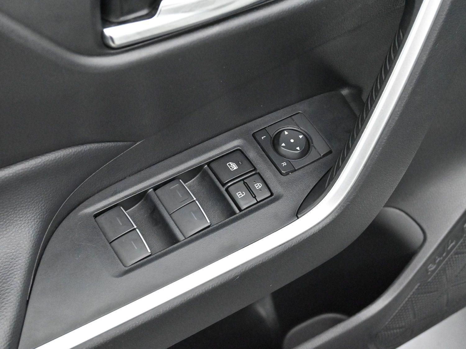 2023 Toyota RAV4 XLE photo 10