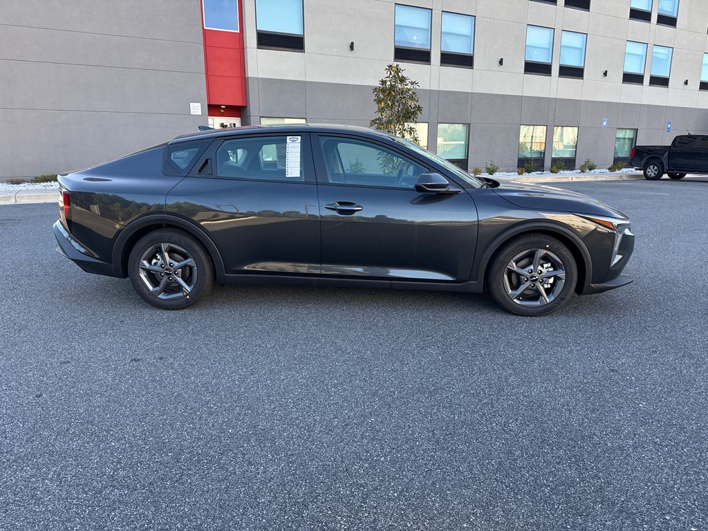 2025 Kia K4 LXS photo 2