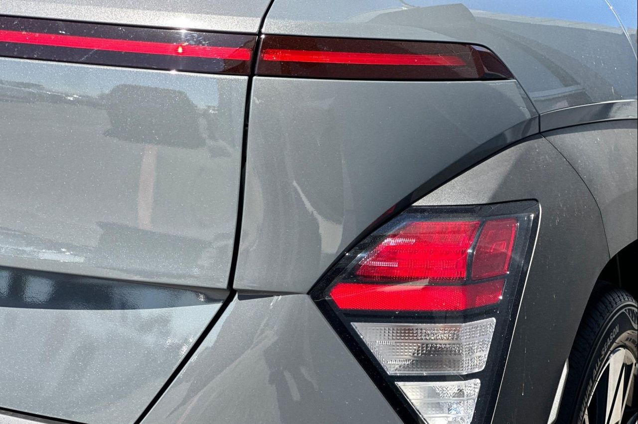 2025 Hyundai Kona SEL photo 30