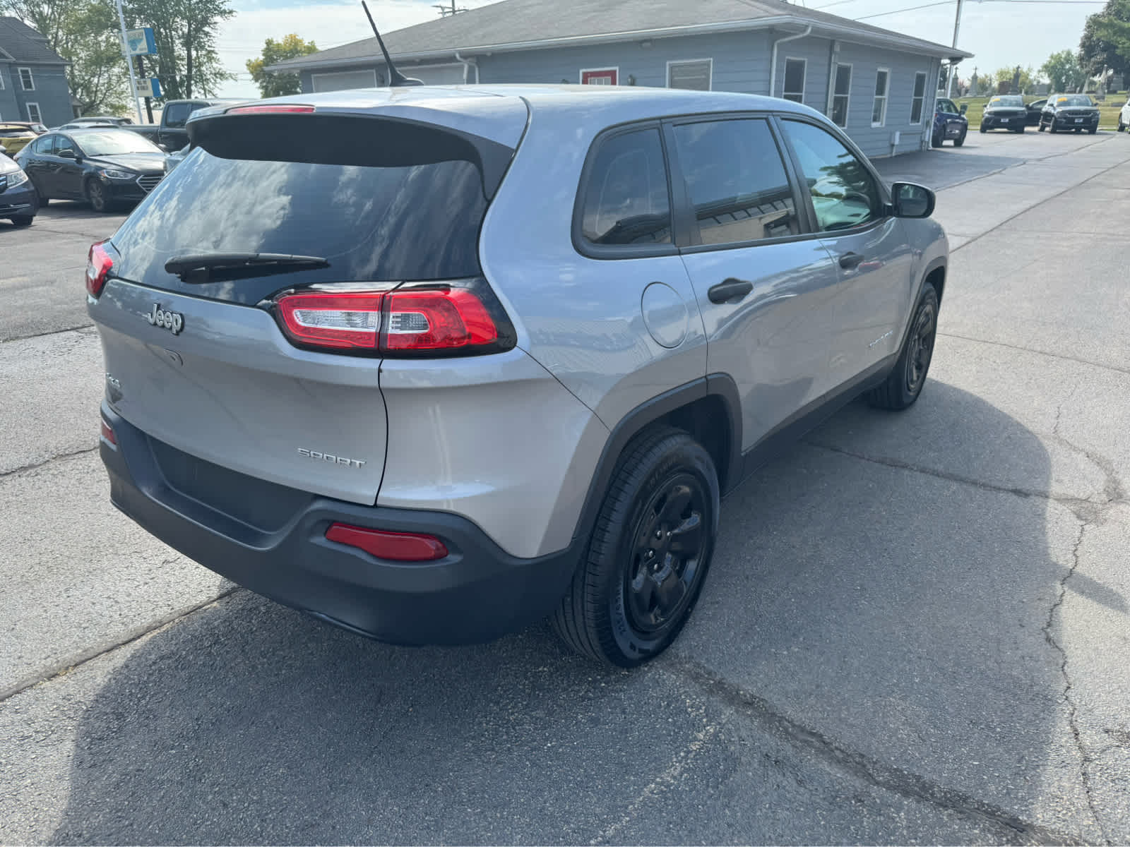 2015 Jeep Cherokee Sport photo 3