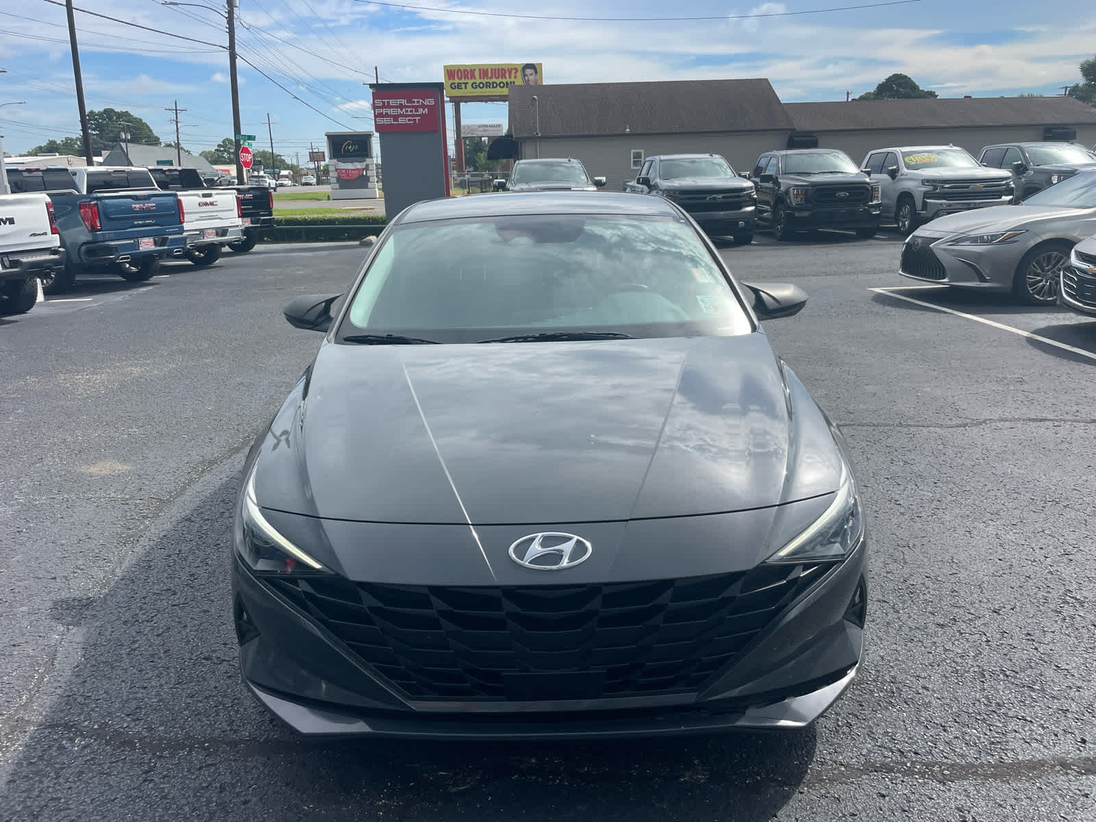 2023 Hyundai Elantra SEL photo 2