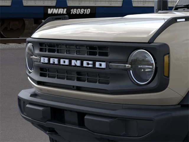 2025 Ford Bronco Base photo 15