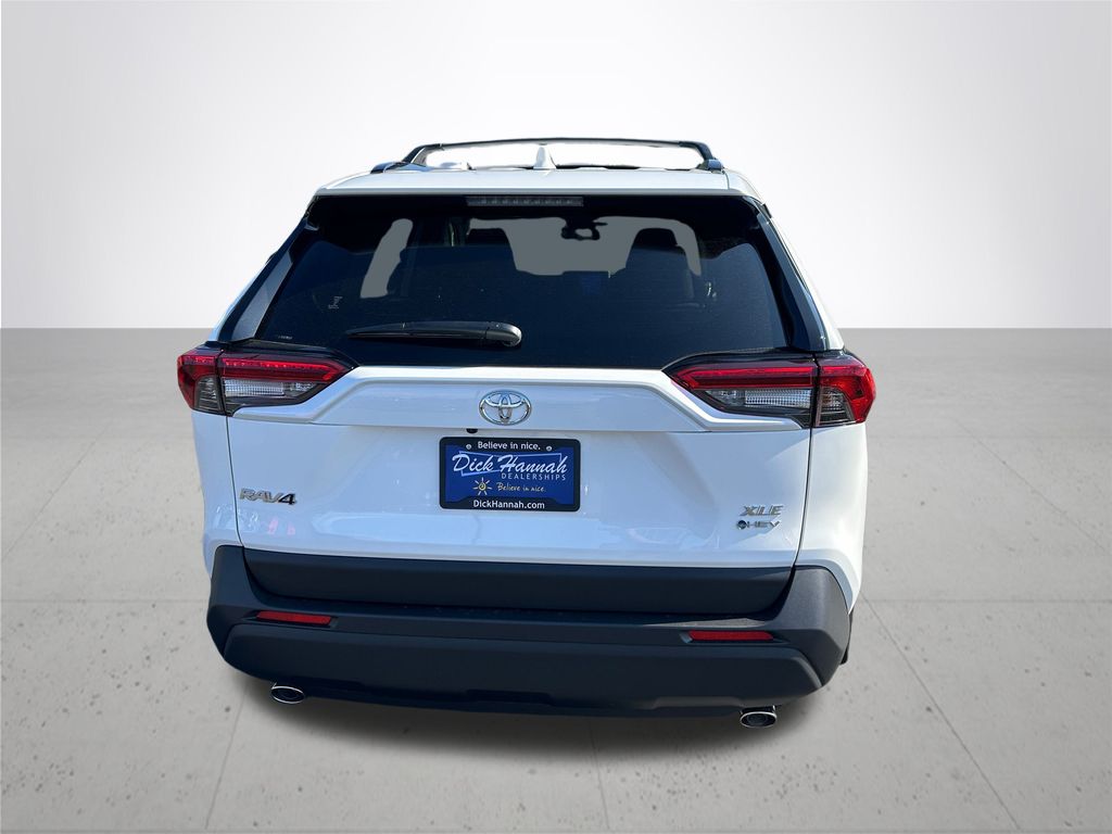 2025 Toyota RAV4 Hybrid XLE photo 8