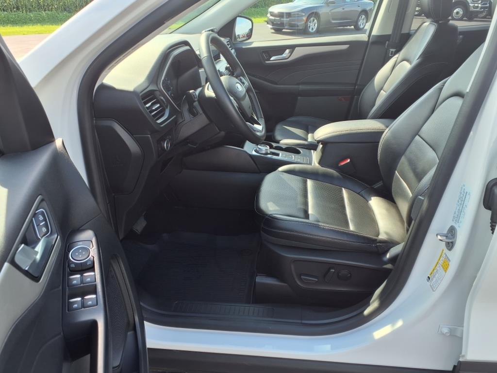 2022 Ford Escape SEL photo 16