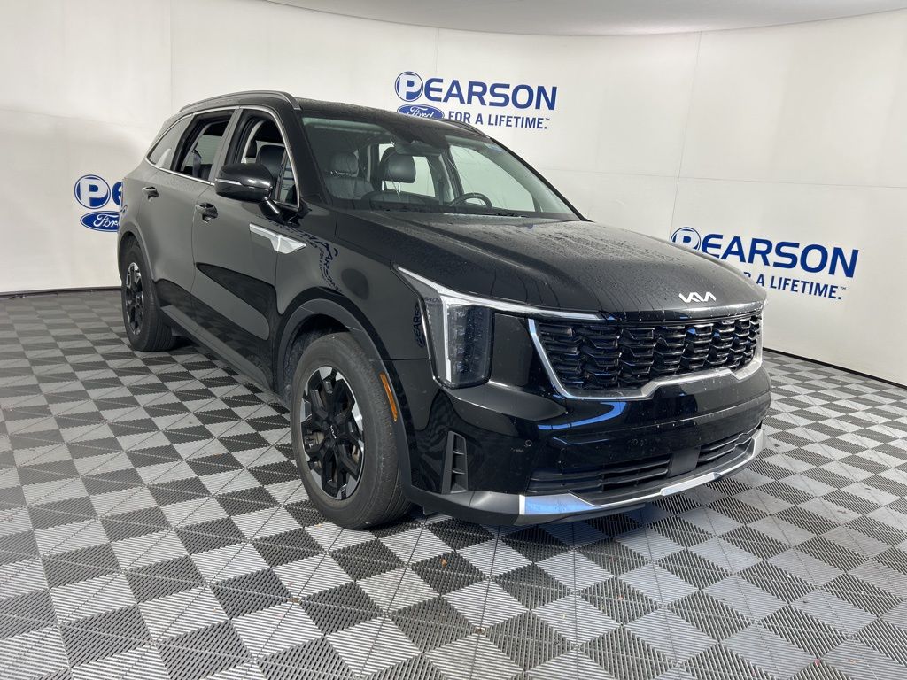 2024 Kia Sorento S photo 2