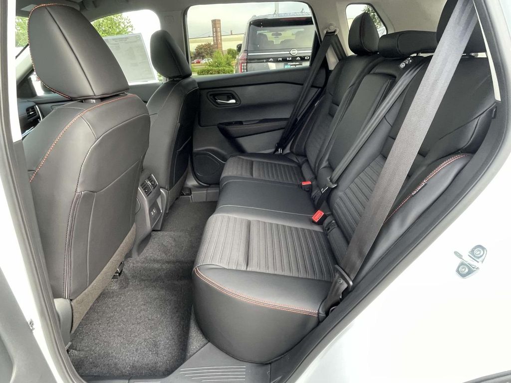 2026 Nissan Rogue SV photo 11