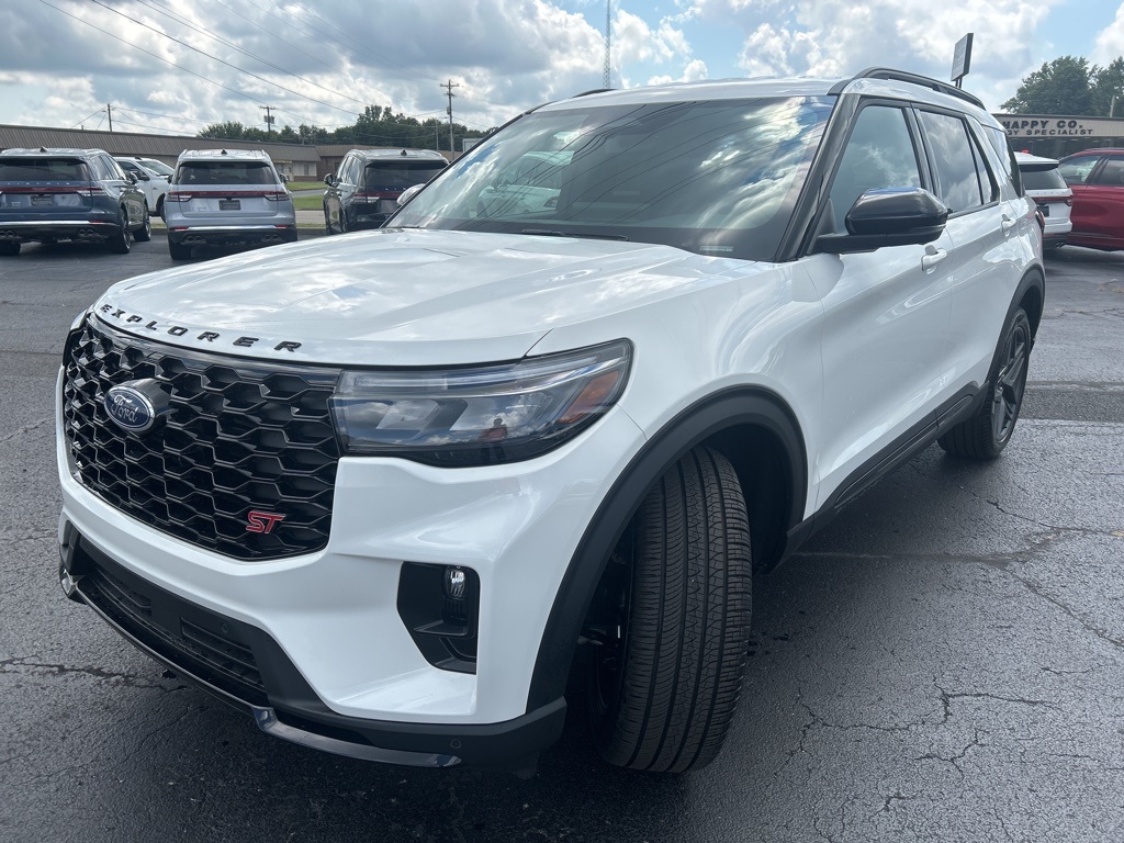 2025 Ford Explorer ST photo 3