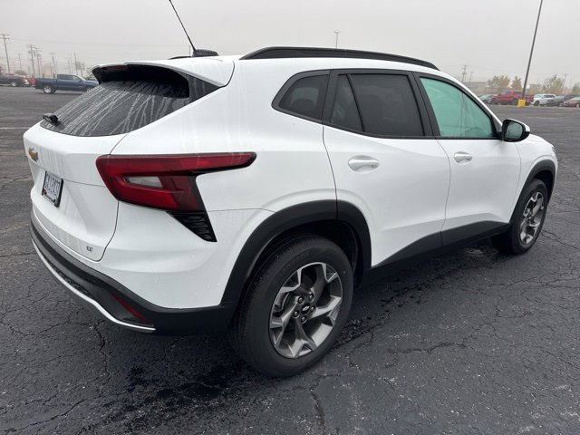 2025 Chevrolet Trax LT photo 4