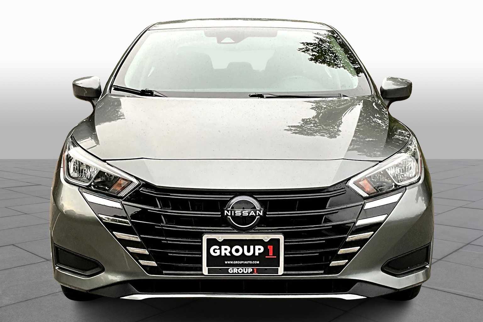 2024 Nissan Versa SV photo 3