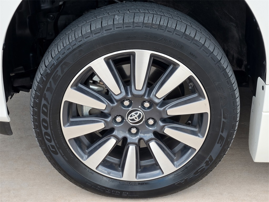 2019 Toyota Sienna Limited Premium photo 9