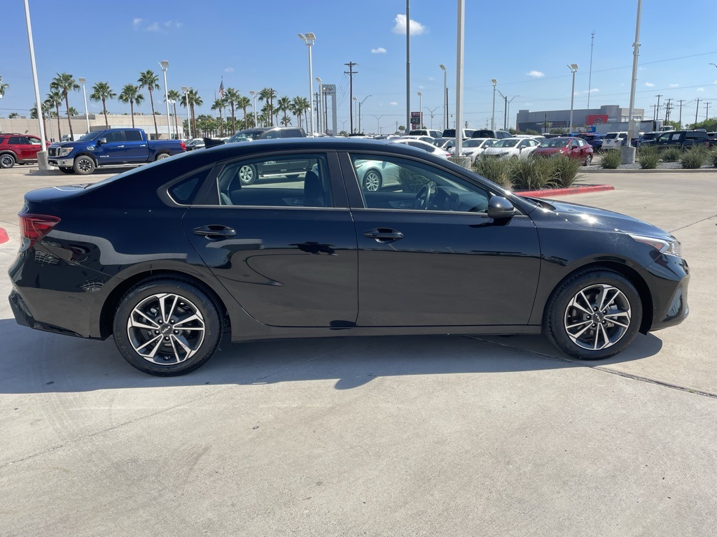 2024 Kia Forte LXS photo 2