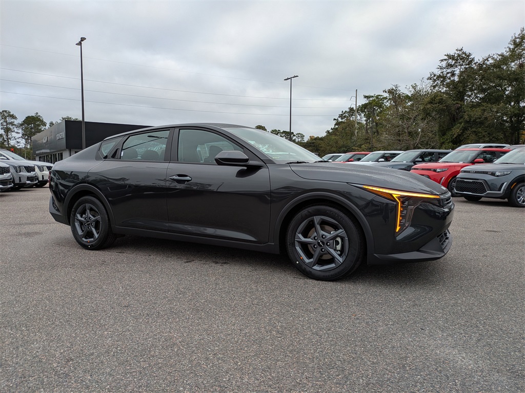 2025 Kia K4 LXS's photo