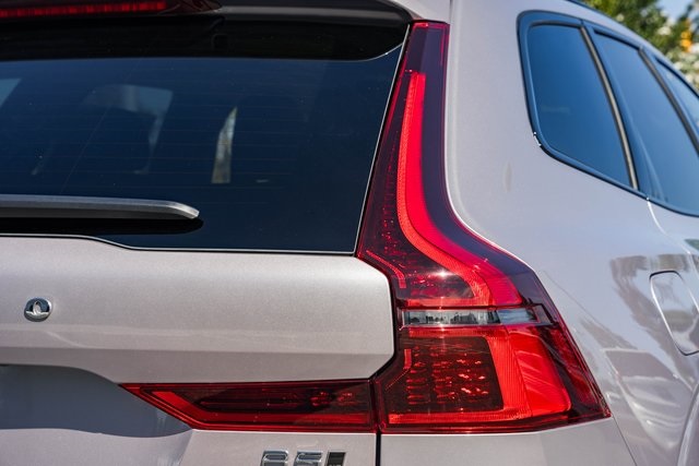 2026 Volvo XC60 B5 Plus photo 4