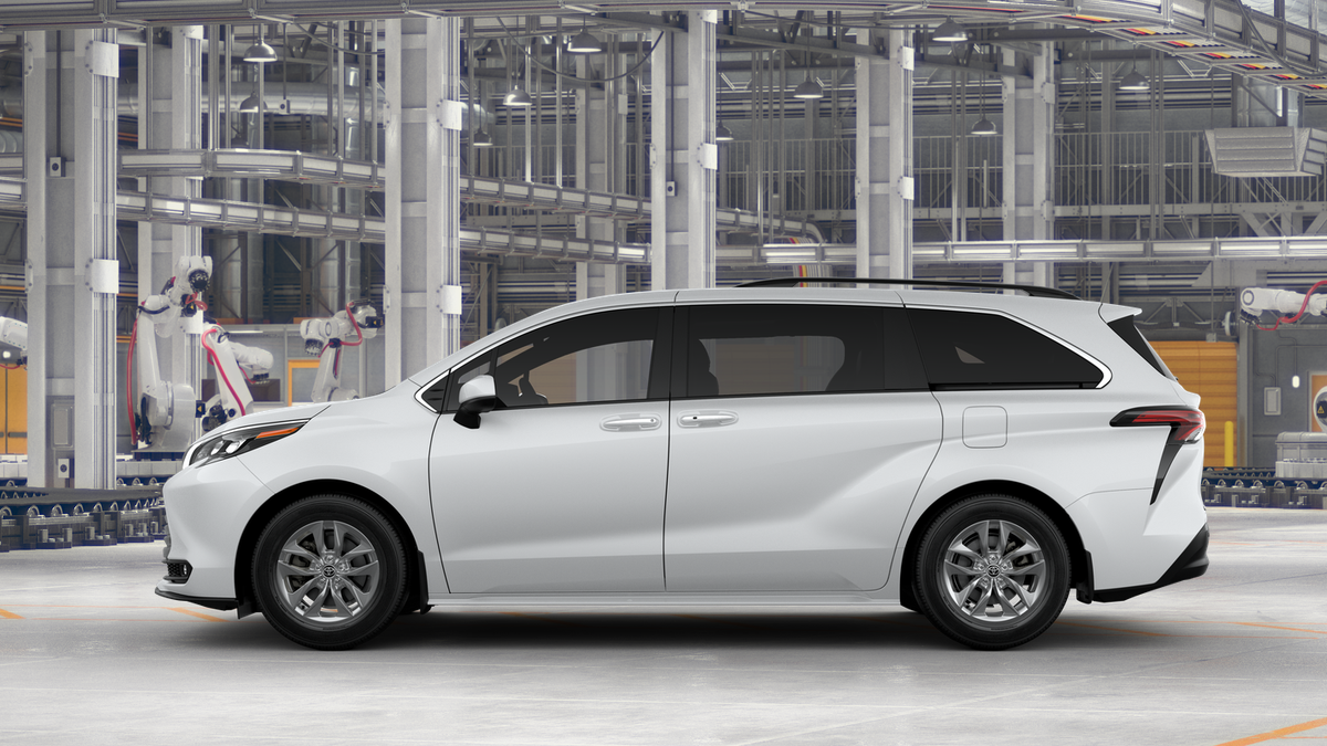 2025 Toyota Sienna XLE photo 4
