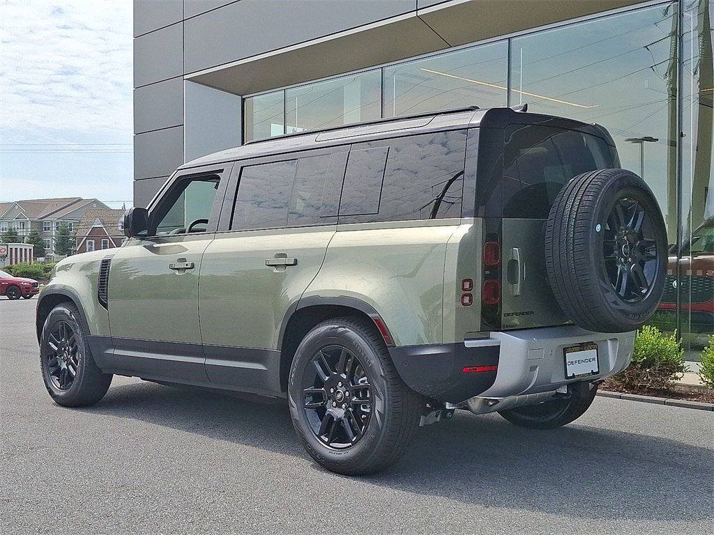 2025 Land Rover Defender 110 S photo 4
