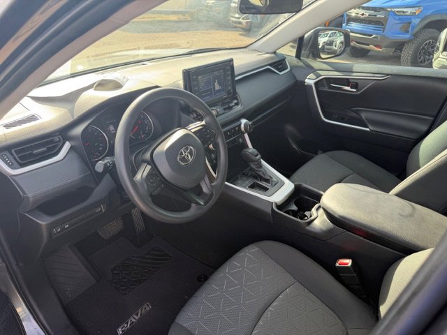 2021 Toyota RAV4 XLE photo 4