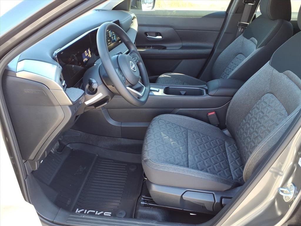 2026 Nissan Kicks SV photo 2