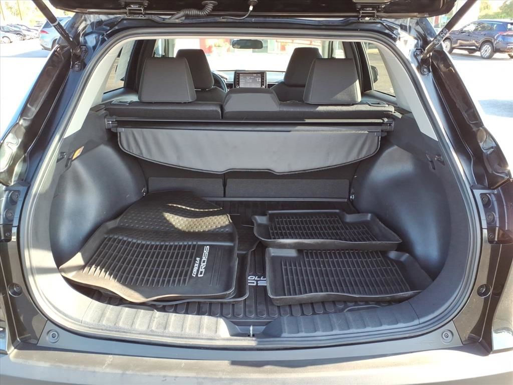 2022 Toyota Corolla Cross LE photo 2