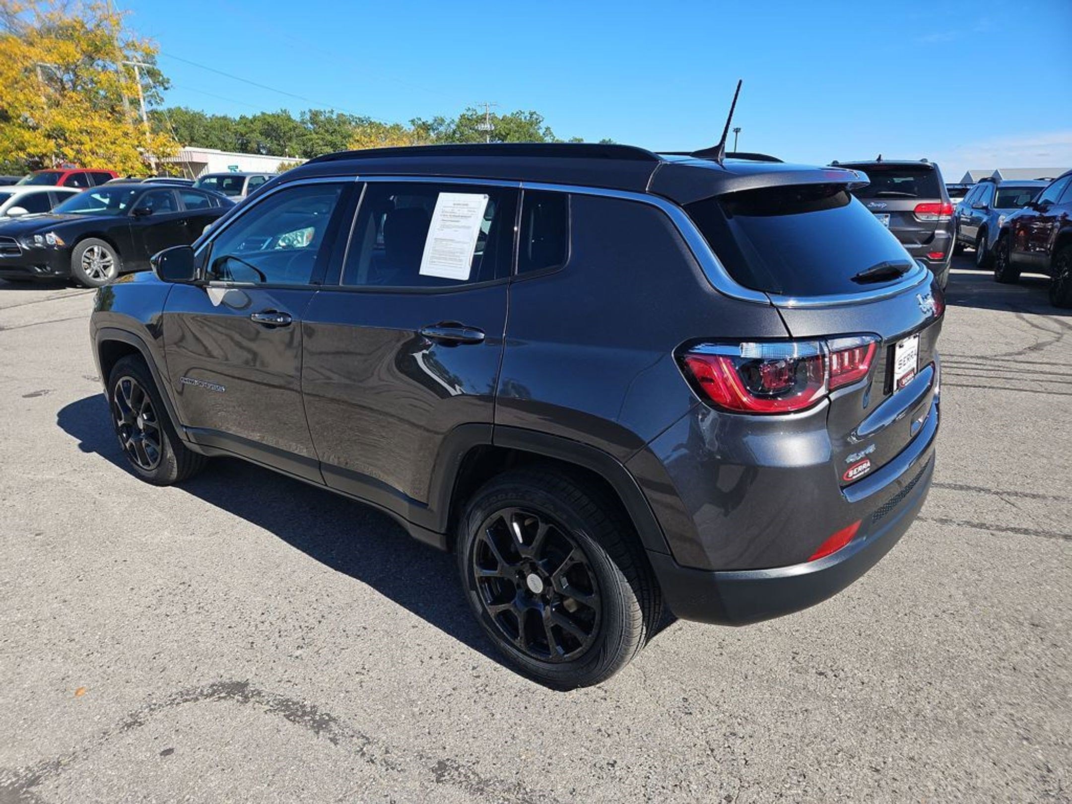 2022 Jeep Compass Latitude Lux photo 3
