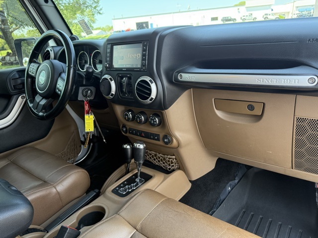 2012 Jeep Wrangler Unlimited Sahara photo 11