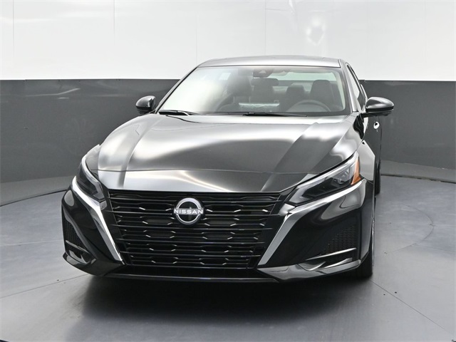 2025 Nissan Altima SL photo 2