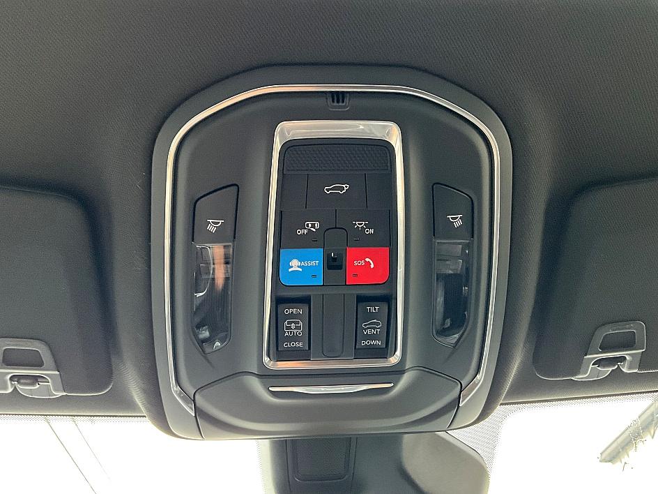 2025 Jeep Grand Cherokee Laredo photo 22