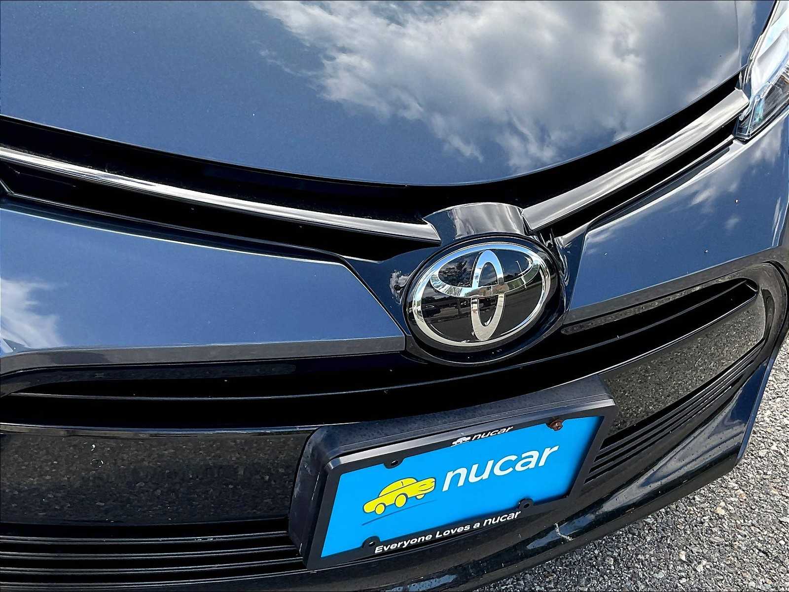 2017 Toyota Corolla LE photo 29