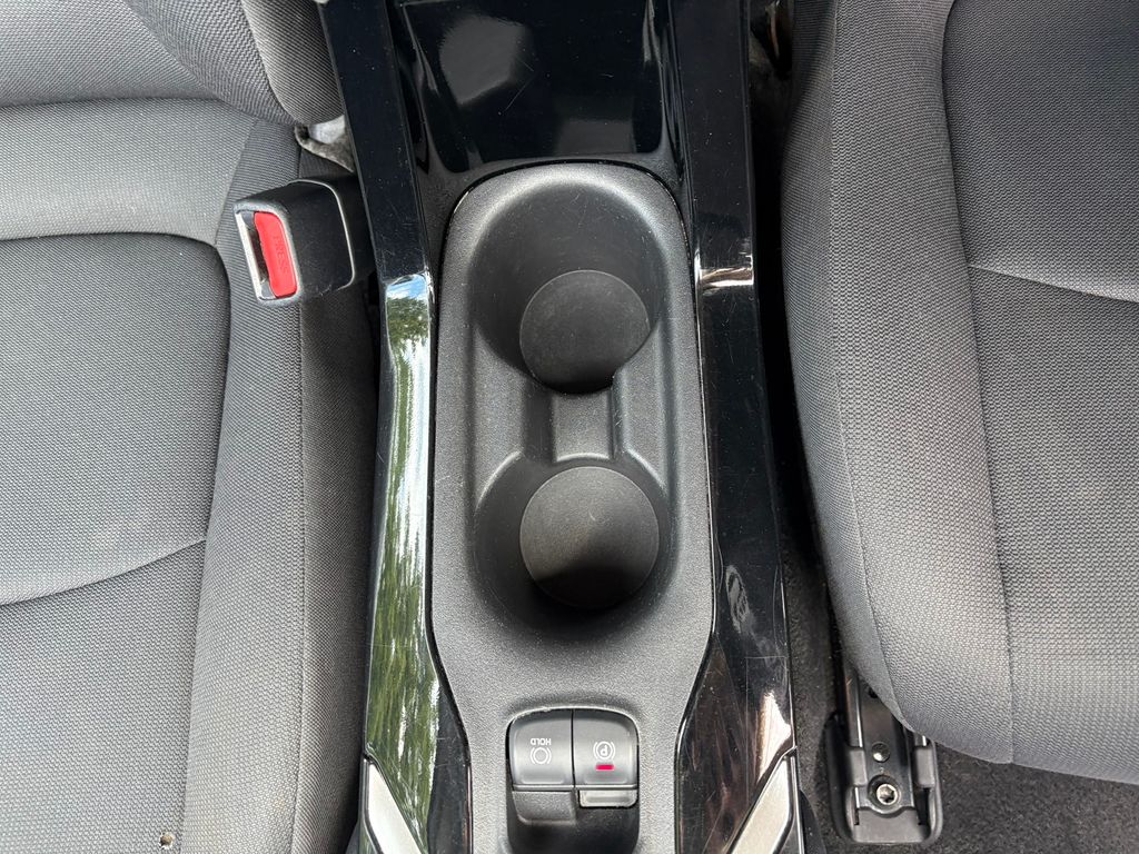 2022 Toyota Corolla LE photo 19