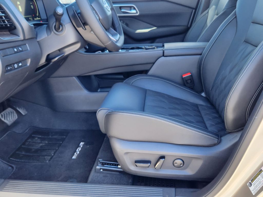 2026 Nissan Rogue Platinum photo 11