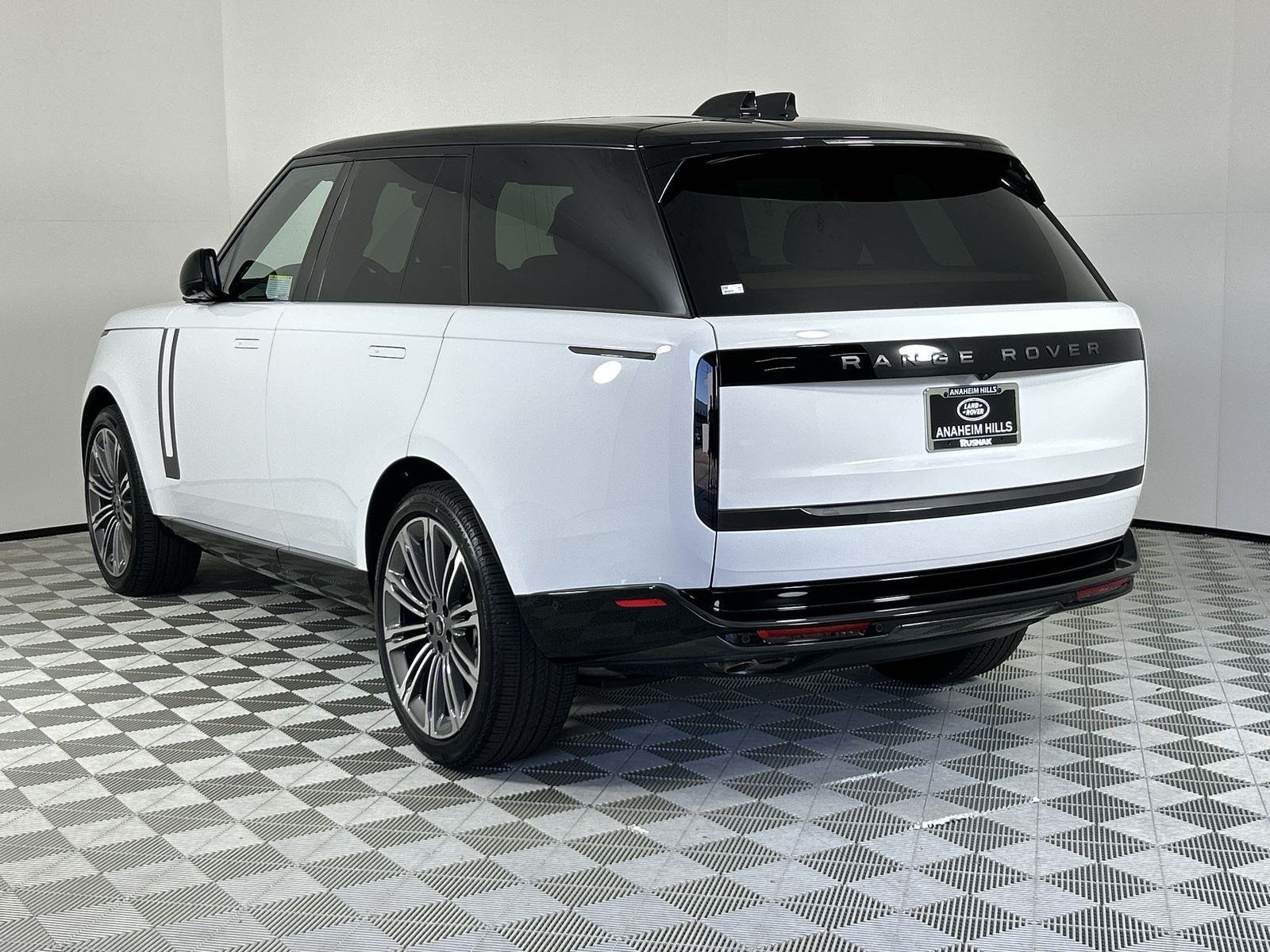 2025 Land Rover Range Rover SE photo 3