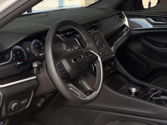 2023 Jeep Grand Cherokee Altitude photo 18