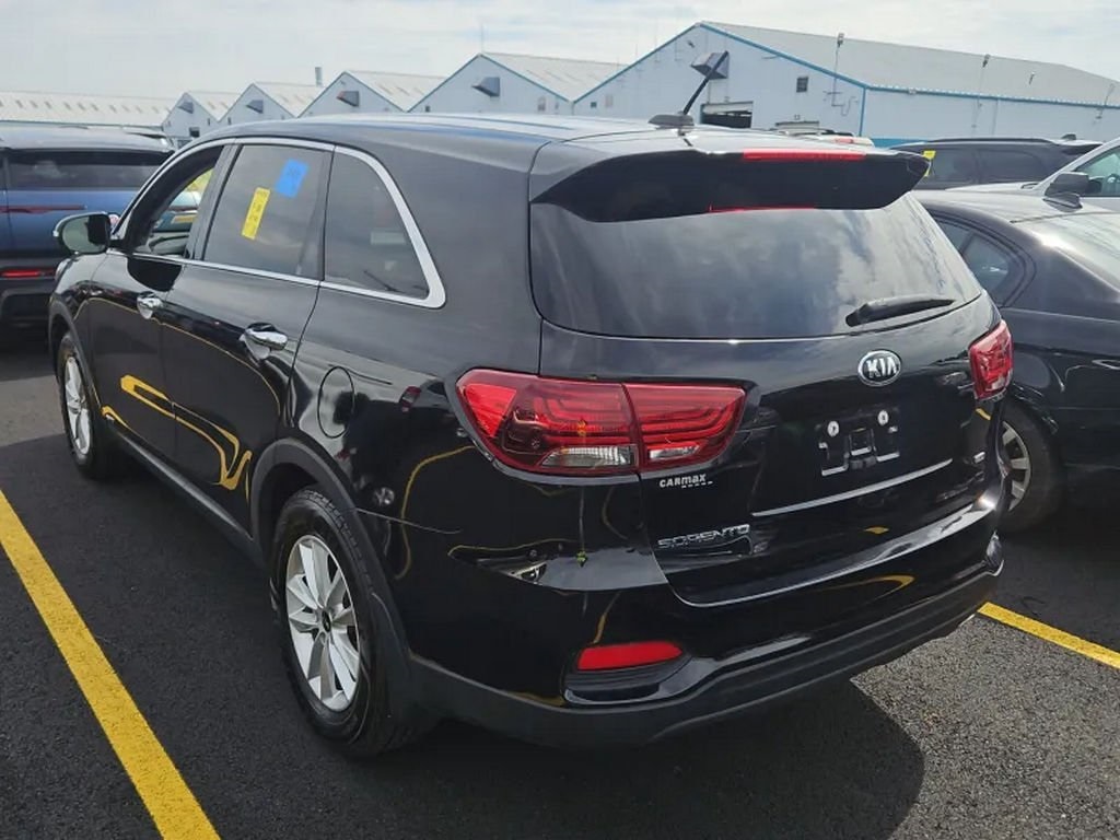 2019 Kia Sorento LX S photo 2