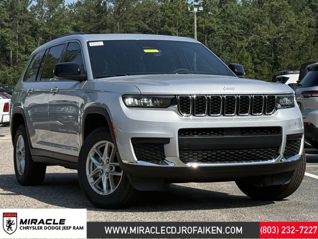 2025 Jeep Grand Cherokee L Laredo's photo