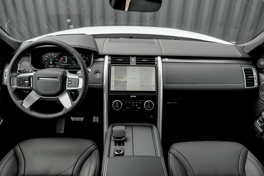 2025 Land Rover Discovery Metropolitan Edition photo 19