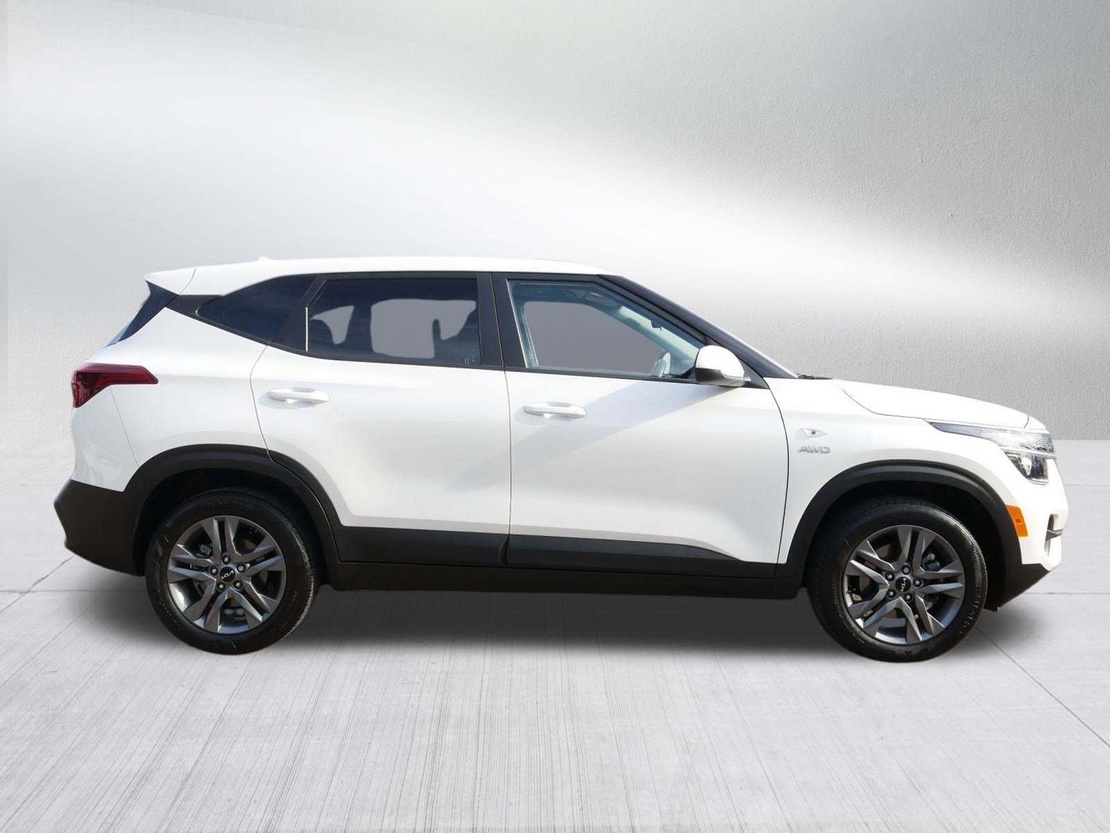 2023 Kia Seltos LX photo 5