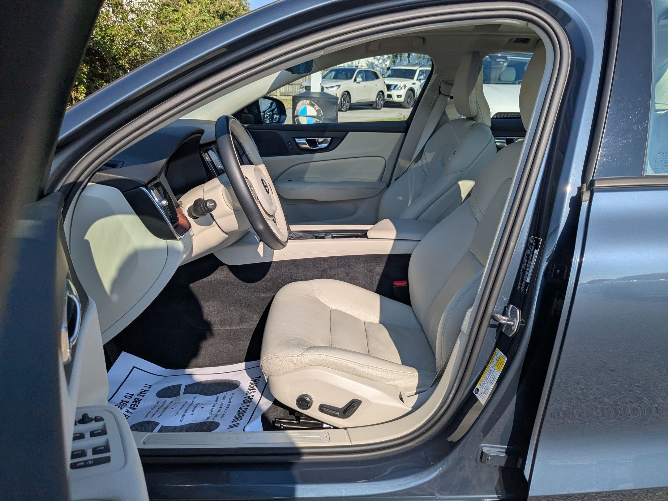 2021 Volvo S60 Momentum photo 22