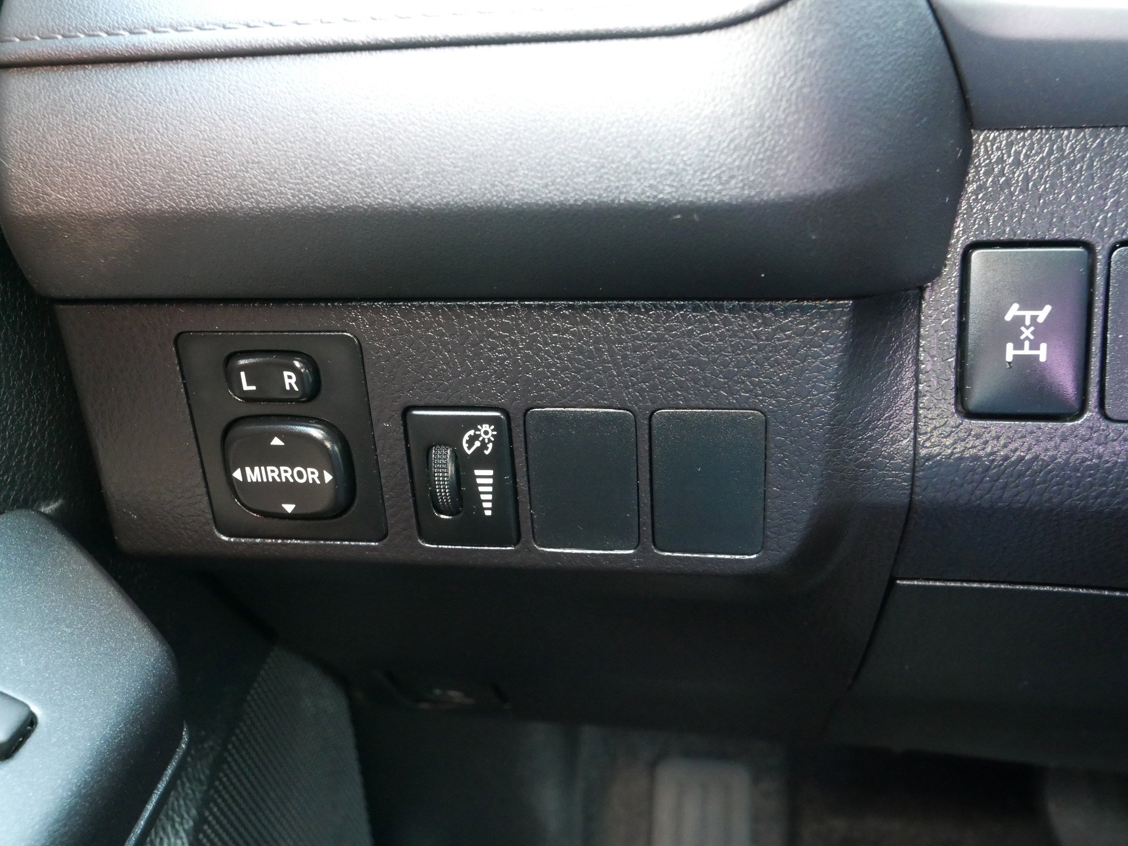 2016 Toyota RAV4 LE photo 23