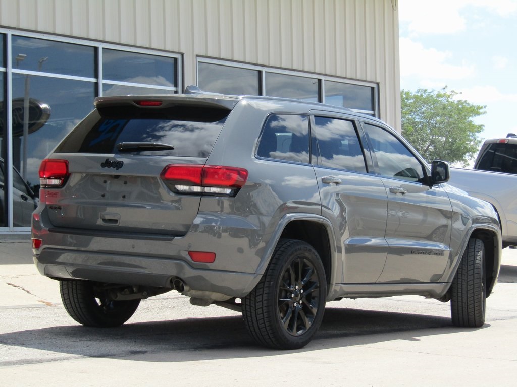 2021 Jeep Grand Cherokee Laredo X photo 2