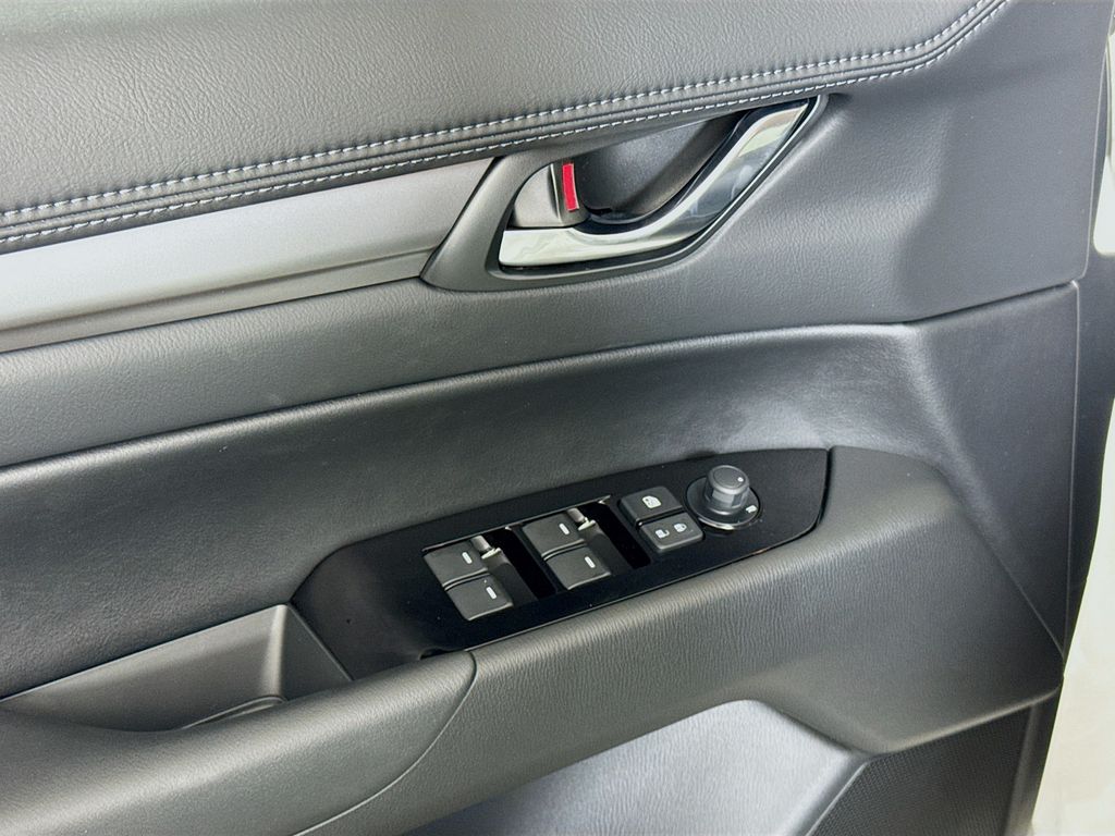 2025 Mazda CX-5 2.5 Select photo 18