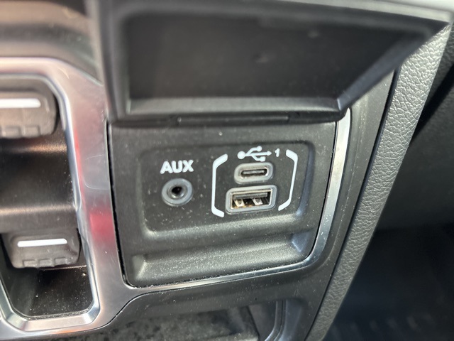 2022 Jeep Wrangler Unlimited Sahara Altitude photo 11
