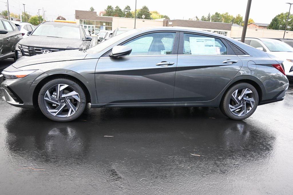 2025 Hyundai Elantra SEL Convenience photo 3